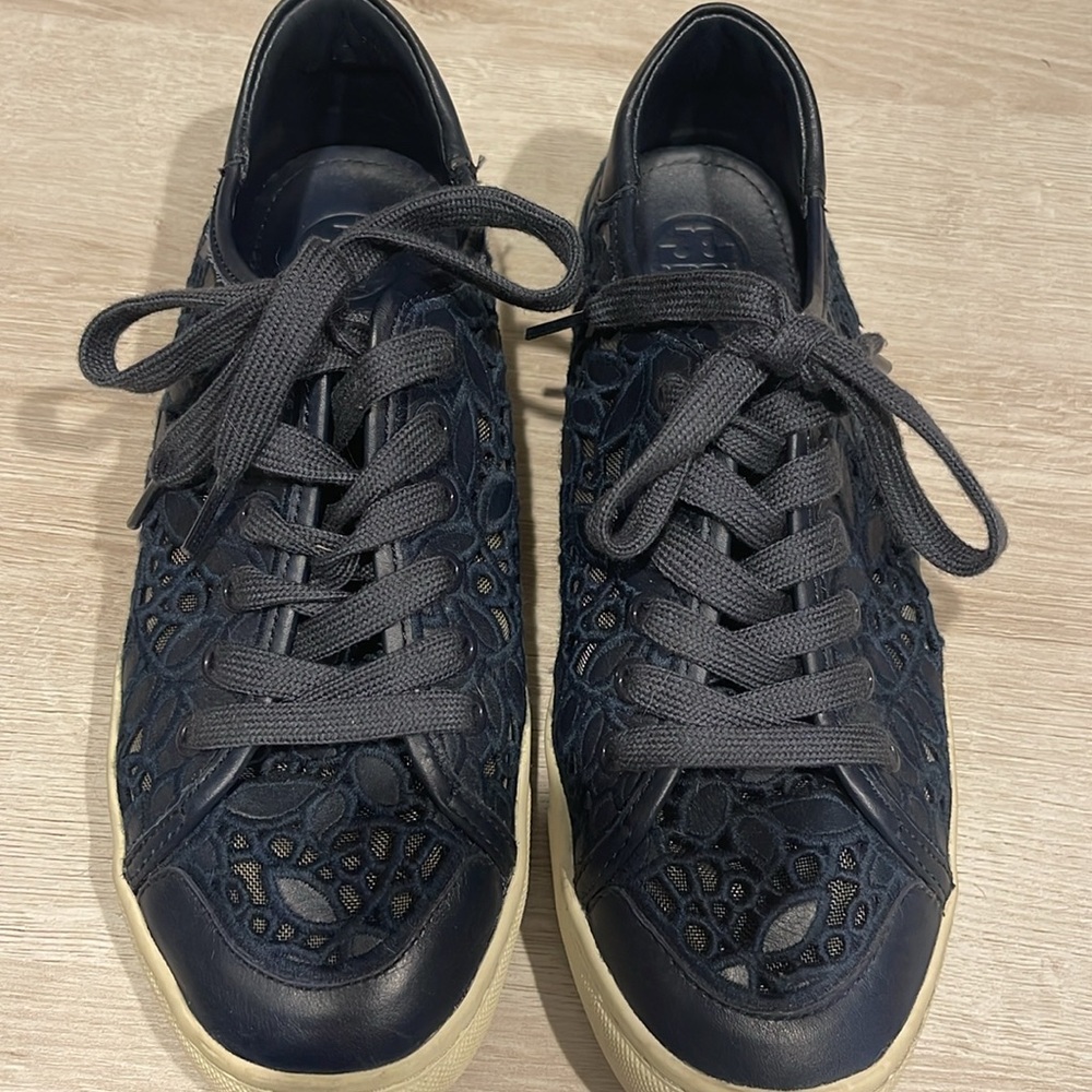 Tory Burch laser cut sneakers - Picture 2 of 7